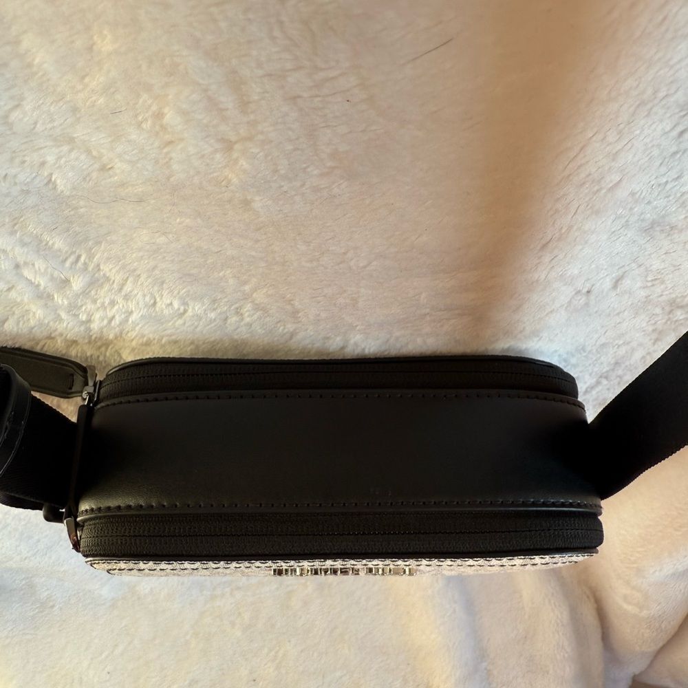 Michael Kors Cooper Double Zip Camera Crossbody - Picture 3 of 11
